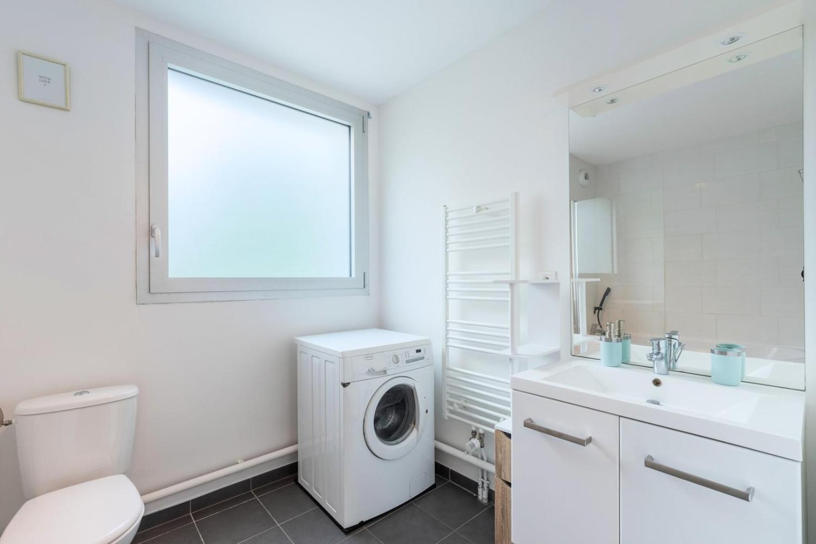Apartment Near Metro With Parking & Balconies 릴 외부 사진