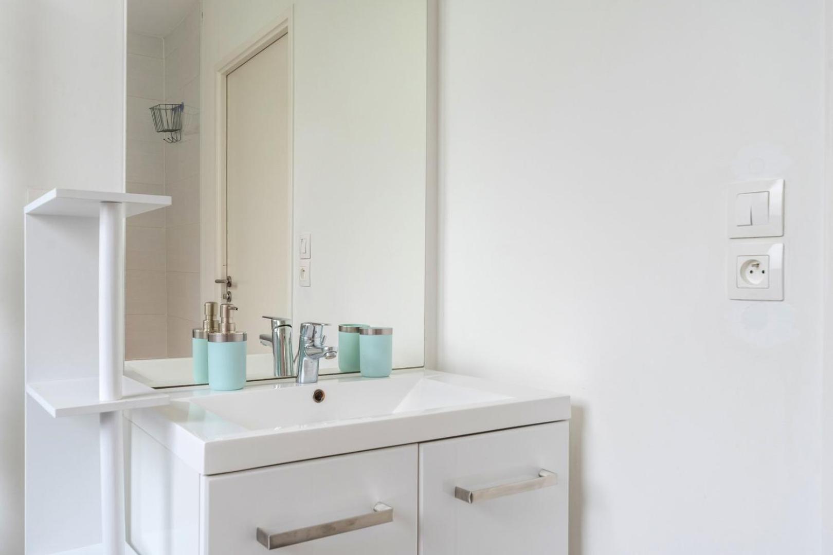 Apartment Near Metro With Parking & Balconies 릴 외부 사진